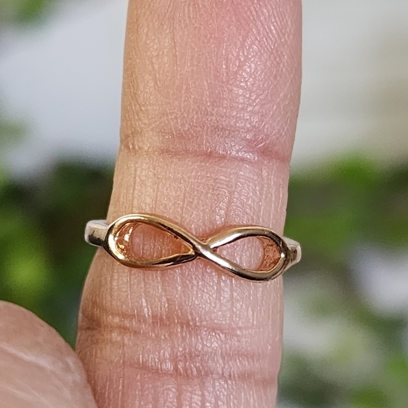 Gold Pinkie Finger Infinity Ring Size 3 New - Picture 6 of 6